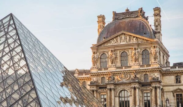 louvre-pyramid-building-paris